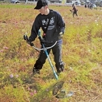 楽しみながら農地管理の大切さを実感した「草刈りフェス」。地域づくり活動応援事業の支援で実施された＝加古川市志方町原