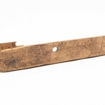 袴狭遺跡で出土した箱形木製品（琴板）