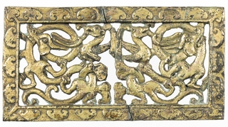 鍍金された龍紋の飾板