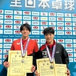 全日本卓球で準優勝した松下大星選手（左）と英田理志選手＝愛知県豊田市（日の出医療福祉グループ提供）