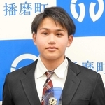 播磨南中3年の山口さん、砲丸投げで全国V　播磨町から表彰「世界でメダル取りたい」