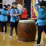 園児による和太鼓の演奏＝別府町幼稚園