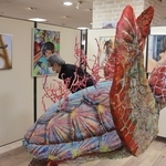 立体や絵画が楽しめる展覧会場＝加古川ヤマトヤシキ