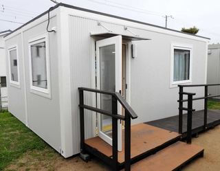 蓮池小学校四つ目の学童保育所として建てられたムービングハウス＝播磨町西野添４、同小