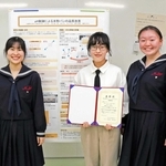 日本生理学会大会の高校生発表で最優秀賞を受けた加古川東高校理数科化学Ｂ班＝加古川東高校