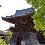 ゴールデンウイークに合わせて特別に開放される鐘楼＝鶴林寺