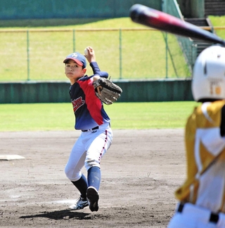 準決勝、決勝で６７球を投げ、チームを支えた東播ナインストリームの田中樟典選手＝日岡山公園野球場