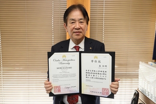大阪公立大で工学博士の学位を授与された森和明さん＝加古川市加古川町北在家