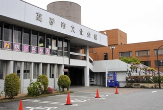 移転建て替えに向けて解体が決まった高砂市文化会館＝高砂市高砂町朝日町１