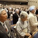 ともに歩んだ半世紀を振り返った金婚夫婦祝福式典＝加古川市加古川町北在家