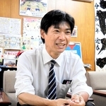 ２期目の抱負を語る中山哲郎氏＝稲美町役場