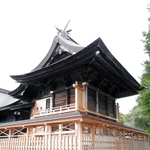 床下の梁から墨書きが見つかり、稲美町指定文化財に指定された国安天満神社の本殿＝同町国安