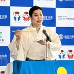 加古川浪曲「あの美味しいかつめしをもう一度」を口演する京山幸太さん＝加古川市役所