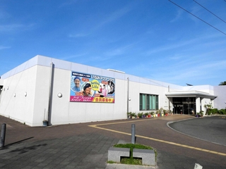 稲美町が利用料金の値上げを提案した「いなみアクアプラザ」＝同町国安