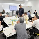 公共施設のあり方について議論する参加者ら＝高砂市役所