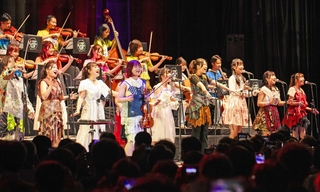 東京音楽大学の学生、卒業生でつくる「Ｊ－ＰＯＰ　ＣＬＡＳＳＩＣ　ＣＬＵＢ　ＴＯＫＹＯ」のステージ（提供）