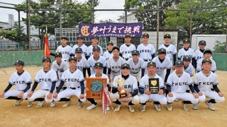 全国中学校体育大会の軟式野球に出場する中部中のメンバーら＝加古川市野口町良野