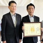 人命救助で感謝状を受けた益田達也さん（右）と救助された大谷博文さん＝高砂市伊保４