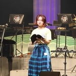 急逝した臼井真さんへの思いを語る高橋百佳さん＝ＳＨＯＷＡグループ市民会館
