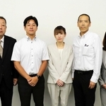 高砂市議選で初当選した（左から）竹内文彦氏、松森翔平氏、森田朋生氏、吉屋章氏、井口佳永子氏＝高砂市役所（撮影・中川　恵）