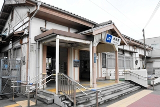まもなく取り壊されるＪＲ曽根駅の現駅舎＝高砂市阿弥陀１