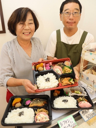 「心をこめて作っている」という手作りのお弁当＝加古川市加古川町粟津