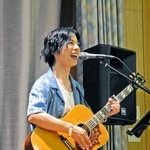 被災地を１００回以上訪問し、音楽を通じて交流を続ける石田裕之さん＝兵庫大