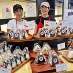 「むすめのおむすび」の開店にこぎ着けた高橋真知子さん（左）と松岡沙奈さん＝加古川市加古川町溝之口