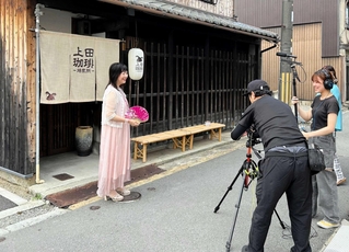 高砂町内で行われた、ショートムービーの製作＝高砂市高砂町猟師町（高砂市フィルムコミッション提供）