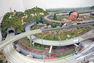 竜山（左上）など東播地域をイメージしたジオラマ＝加古川市加古川町溝之口