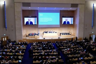 　スイス・ジュネーブで開かれたプラごみの環境汚染を防ぐ国際条約に関する交渉会合＝５日（共同）
