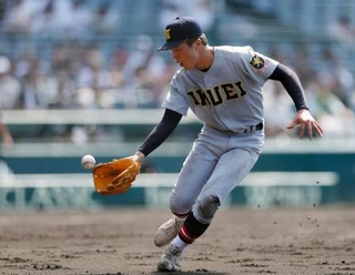 　鳥取城北を完封した仙台育英・吉川＝甲子園