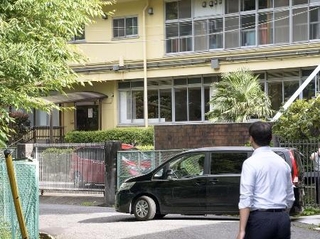　家宅捜索が行われた国士舘大の寮＝６月１６日、東京都町田市