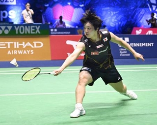 　女子シングルス３回戦　タイ選手と対戦する山口茜＝パリ（共同）
