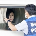 　新東名高速道路の浜松ＳＡで、車中から実況見分に立ち会う広末涼子さん＝７月２８日、浜松市