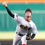 　小松大谷戦に先発した創成館・森下＝甲子園