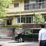 　家宅捜索が行われた国士舘大の寮＝６月１６日、東京都町田市