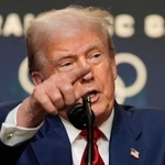 　記者会見するトランプ米大統領＝５日、ワシントン（ＡＰ＝共同）
