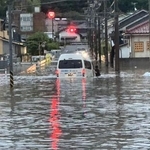　大雨で冠水した鹿児島県霧島市内＝８日午前（霧島ジオパーク推進連絡協議会提供）
