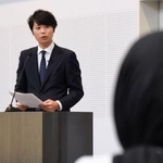 　パレスチナを巡る対話会合であいさつする、ＮＰＯ法人「アクセプト・インターナショナル」の永井陽右代表理事＝９日午前、東京都渋谷区