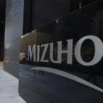 　みずほ銀行本店が入るビル＝２月、東京・大手町
