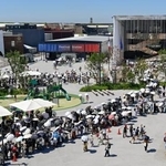 　大勢の来場者でにぎわう大阪・関西万博の会場＝２１日午前、大阪市此花区の夢洲
