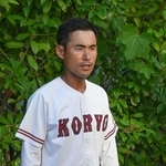 　試合後、取材に応じる広陵の松本健吾新監督＝広島市