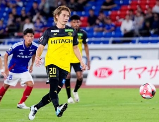 　横浜Ｍ-柏　後半、チーム２点目となるＰＫを決める柏・瀬川＝日産スタジアム