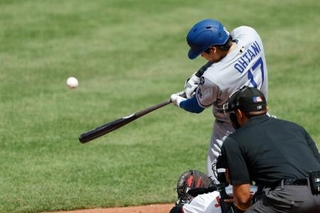 　オリオールズ戦の三回、この日２本目となる４８号ソロを放つ大谷翔平＝７日、ボルティモア（ＡＰ＝共同）