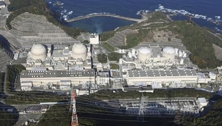 　関西電力大飯原発。右から１号機、２号機、３号機、４号機＝２０２４年１１月１４日、福井県おおい町