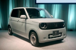 　ホンダが発売する軽乗用車の新型電気自動車「Ｎ-ＯＮＥ　ｅ：（エヌワンイー）」＝１１日午前、東京都世田谷区