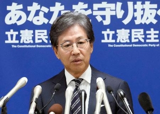 　立憲民主党の両院議員総会後、取材に応じる安住幹事長＝１１日午後、東京・永田町の党本部