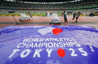 　陸上世界選手権の開幕を控え準備が進む東京・国立競技場＝１１日