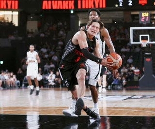 　Ｇリーグ選抜戦で攻め込むＡ東京のテーブス＝トヨタアリーナ東京（（Ｃ）Ｂ．ＬＥＡＧＵＥ）